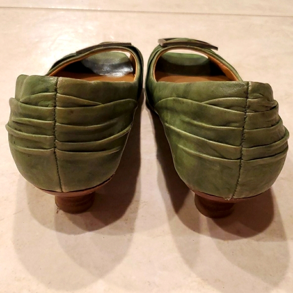 Kenneth Cole Reaction Kitten Heals with Buckle👠❣ - Picture 4 of 4